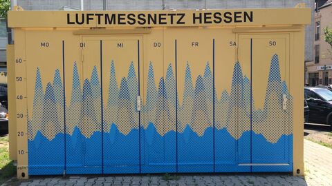 Gelbe Messstationen misst Luftschadstoffe.