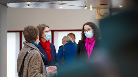 Priska Hinz und Angela Dorn im Gespräch