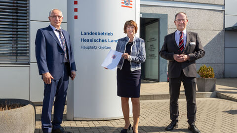 Eröffnung des Gentechnik Überwachungslabors (Hartmut Römer, Priska Hinz, Dr. Christoph Ullrich)  Priska Hinz mit zwei Männern