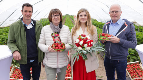 Andreas Klein, Hessischer Verband für Erwerbsobstbau e.V., Ministerin Priska Hinz,  Erdbeerkönigin Meta I., Reiner Paul, Verband Süddeutscher Spargel- und Erdbeerbauern e.V. Andreas Klein, Hessischer Verband für Erwerbsobstbau e.V., Erdbeerkönigin Meta I., Ministerin Priska Hinz, Reiner Paul, Verband Süddeutscher Spargel- und Erdbeerbauern e.V.