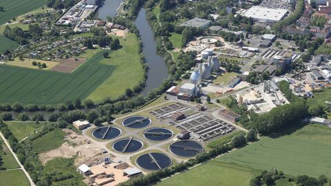 Luftaufnahme auf eine Kläranlage