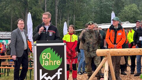 Forststaatssekretär Michael Ruhl spricht bei der Eröffnung der KWF-Tagung in Schwarzenborn.