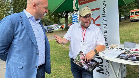 Heimatminister Ingmar Jung im Gespräch mit Götz Konrad, 1. Vorsitzender des Dialekt-Dachverbands in Hessen e. V.
