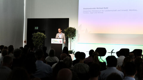 Staatssekretär beim Grußwort