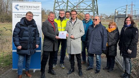 Teilnehmerinnen und Teilnehmer der Förderbescheidübergabe in Weiterstadt.