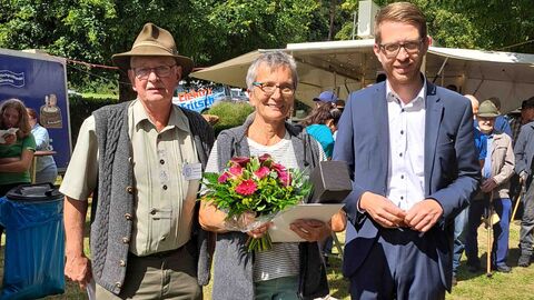 Die Preisträgerin mit Staatssekretär und Vorsitzendem Schafzuchtverband