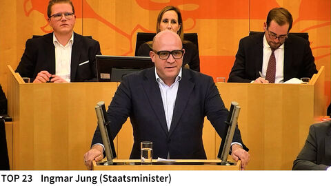 Umweltminister Jung im Hessischen Landtag bei einer Rede
