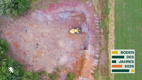 Luftbildaufnahme des Bauxit-Tagebaus „Eiserne Hose“ bei Lich im Vorderen Vogelsberg © HLNUG