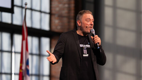 Rene Di Rienzo sang mit seinem Hessenlied die inoffizielle Hymne des Abends.