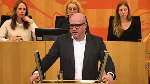 Ingmar Jung stellt das Grüne-Band-Gesetz im Landtag vor 