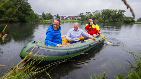 Fahrt auf dem Ober-Mooser Teich zur Installation einer Bioakustik-Station